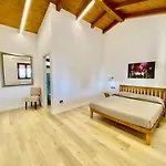 빌라 New Entire With Pool And Sea Views