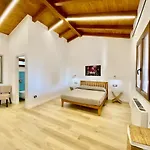 New Entire With Pool And Sea Views *