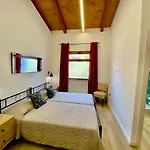 빌라 New Entire With Pool And Sea Views
