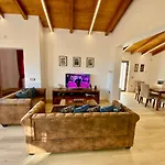 New Entire With Pool And Sea Views 빌라 Santa Domenica Talao